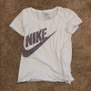 White nike t-shirt